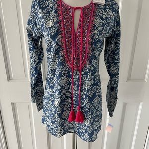 NWT’s XS Bella tu blue and white tunic with embellishments